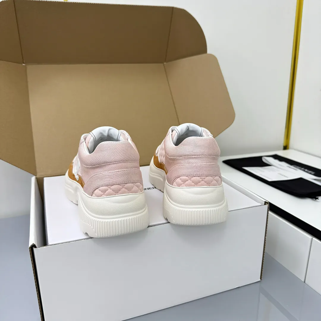 👟👟Ex-factory price 620👟👟 Chanel bread shoes ~ original calfskin panda shoes Chanel 25C latest hot style panda black and white sports shoes casual sneakers Xiaoxiang hot item classic black and white panda color coco girls must pay Fabric: original custom mixed sheepskin lining: original imported breathable mesh lining outsole: Original molded rubber + TPU combination Size: Women's 35-41